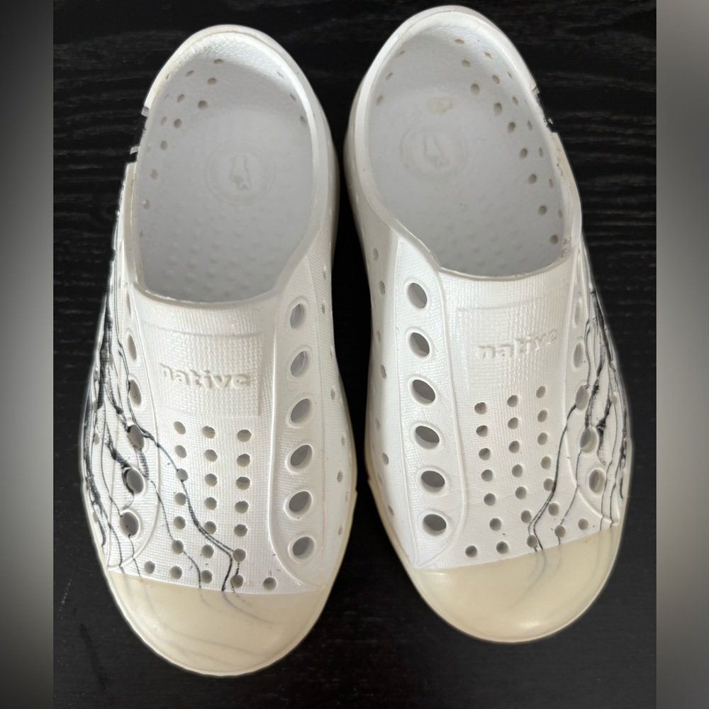Native Shoes size C7